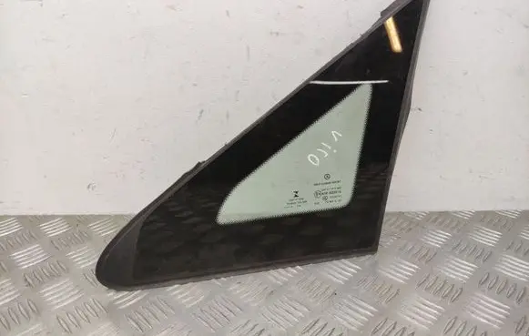 Mercedes-Benz Vito Viano W447 Front triangle window/glass 