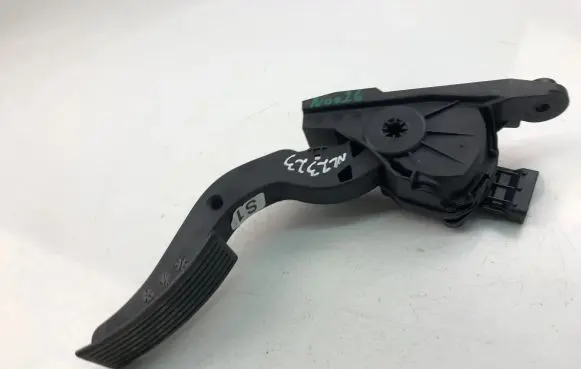 Volkswagen Polo Accelerator throttle pedal bracket 