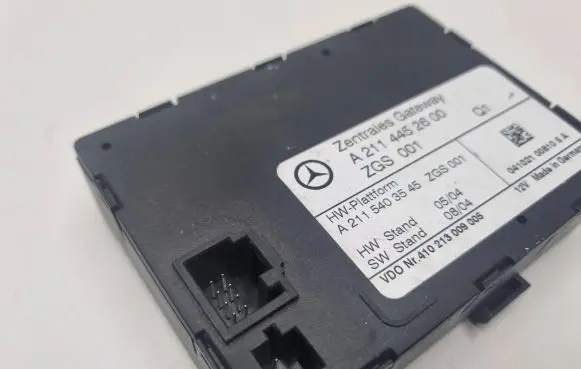Mercedes-Benz E W211 Gateway control module A2114452600 2114452600
