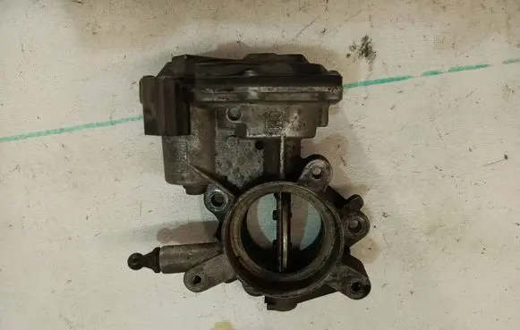 Opel Insignia A Throttle valve 50329302