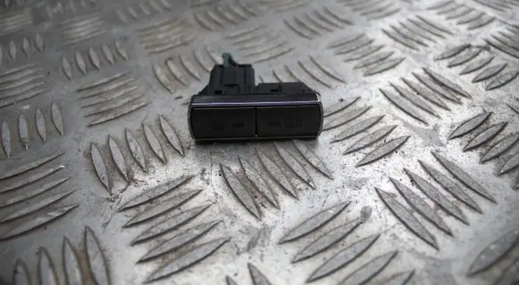 Ford Mondeo MK IV Windscreen/window heater switch 6M2T-18K574-AD