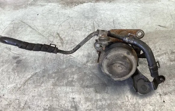 Toyota Avensis T250 Engine mount bracket