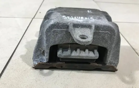 Volkswagen Golf IV Engine mount bracket 1J1199262