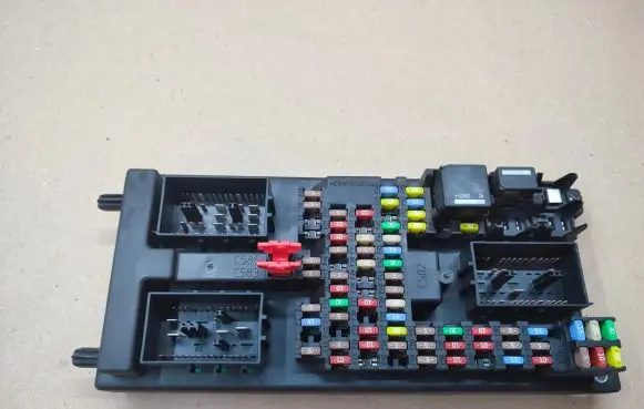 Land Rover Range Rover Sport L320 Fuse module CH2214F041BE