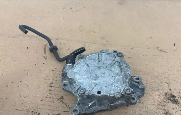 Volkswagen PASSAT CC Vacuum pump 03L145100