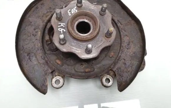Nissan Pathfinder R51 Rear wheel hub spindle/knuckle 
