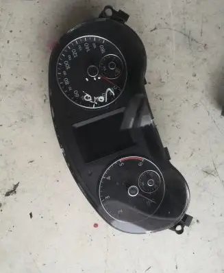 Volkswagen Jetta VI Speedometer (instrument cluster) 5C6920961A