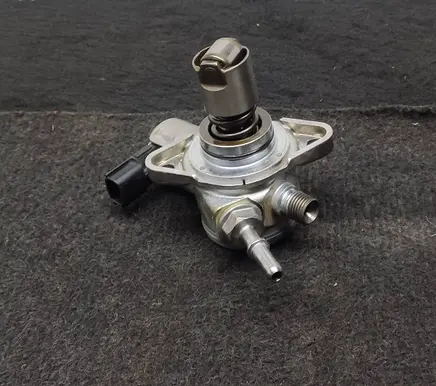 Renault Clio IV Fuel injection high pressure pump 166301888R