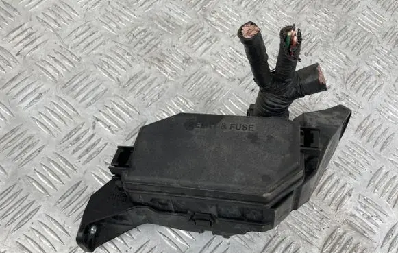 Toyota Prius (XW50) Fuse box cover PK12806