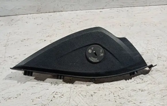 BMW 4 F32 F33 Dashboard side end trim 9218554