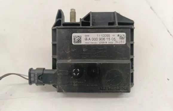 Mercedes-Benz C W205 Battery relay fuse A0009061505