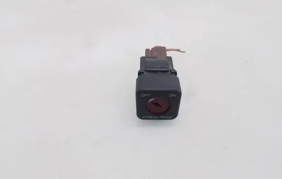 Peugeot 206 CC Passenger airbag on/off switch 95835T02