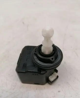 Headlight level adjustment motor