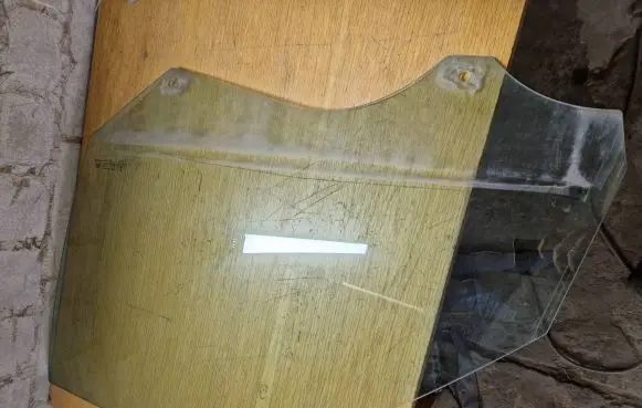 Citroen C4 Grand Picasso Front door window glass four-door