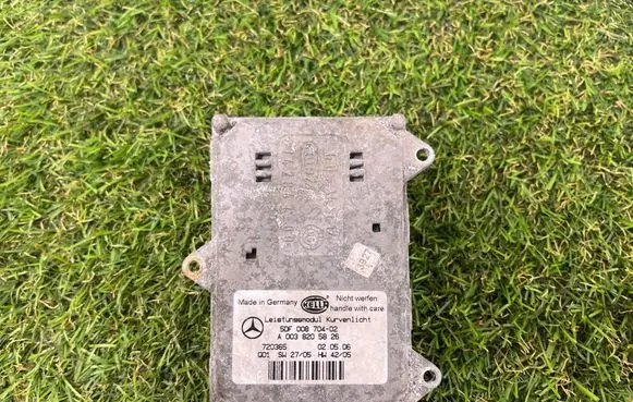 Mercedes-Benz R AMG W251 Headlight ballast module Xenon A0038205826 5DF00870402