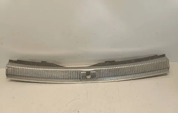 Trunk/boot sill cover protection