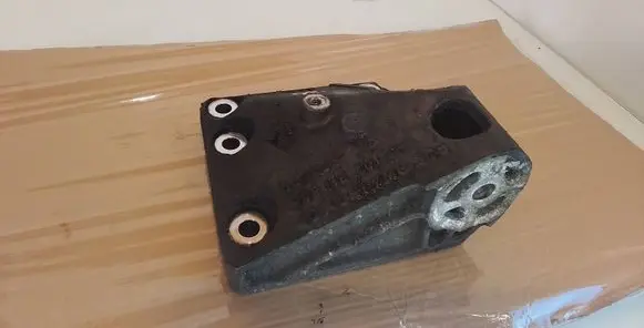 Porsche Cayenne (9PA) Engine mounting bracket 9481152012R