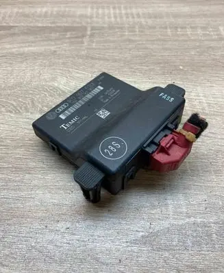 Volkswagen Golf V Gateway control module 1K0907530F 1K0907951