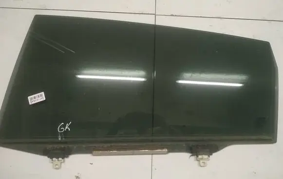 Toyota Corolla Verso AR10 Rear door window glass AS2
