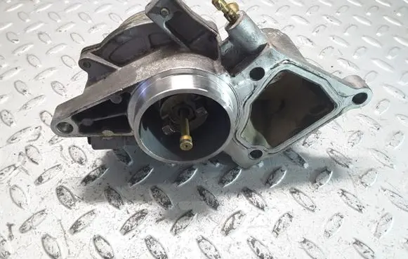 Ford Mondeo Mk III Vacuum pump 72245410B XS7Q2A451BH 02T06400553