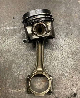 Skoda Superb B6 (3T) Piston with connecting rod CFG
