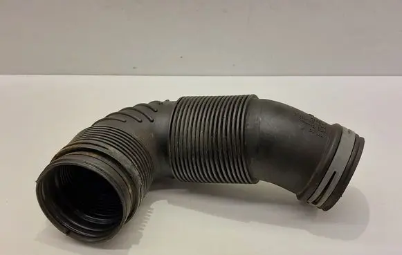 Volkswagen Tiguan Air intake duct part 5N0129684D