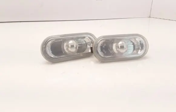 Front fender indicator light
