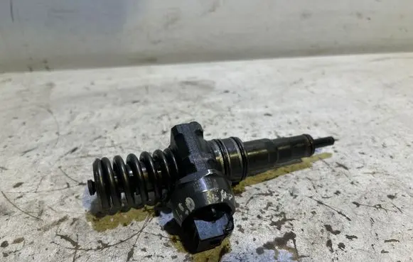 Skoda Octavia Mk2 (1Z) Fuel injector 038130073BP