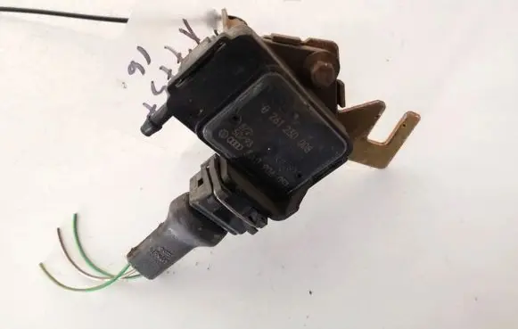 Volkswagen PASSAT B4 Air pressure sensor 0261230008 3a0906051