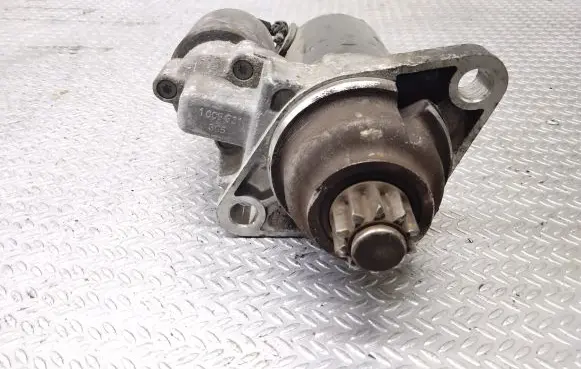 Volkswagen Golf V Starter motor 0001120408 1005831365