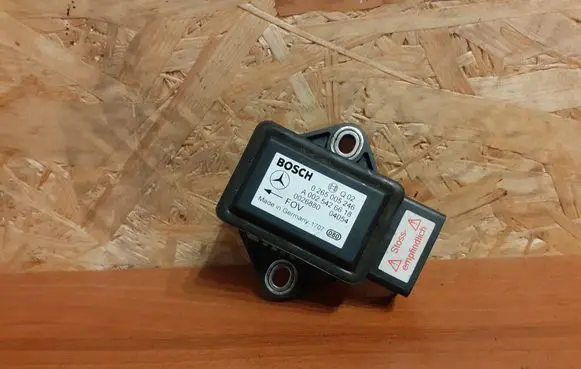 Mercedes-Benz E W211 ESP acceleration yaw rate sensor A0025426618 0265005246