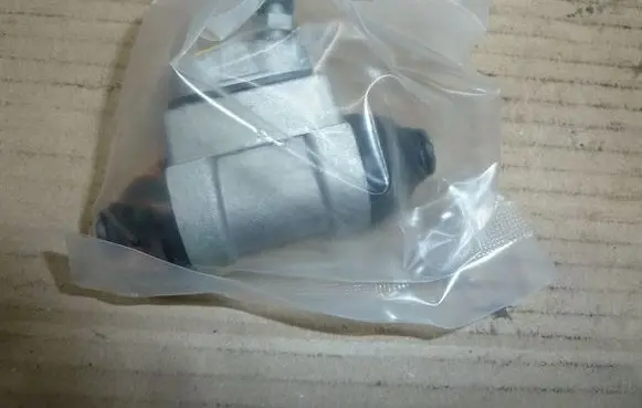 Hyundai Accent Front brake caliper J3240510