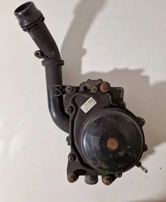 Mercedes-Benz E W212 Water pump A6512006301 A6512004801