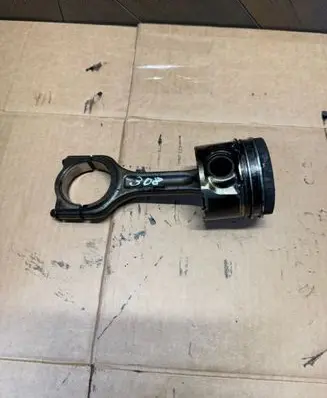 Peugeot 308 Piston with connecting rod