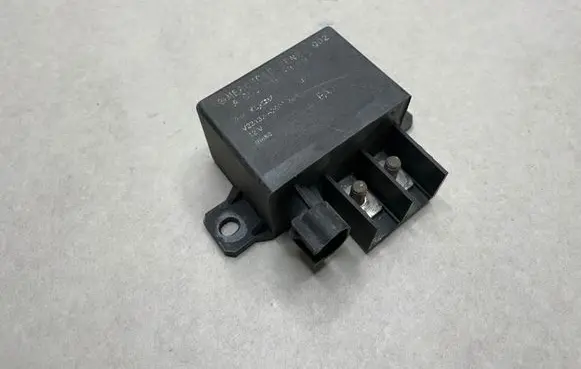 Mercedes-Benz E W211 Charging relay A0025423819