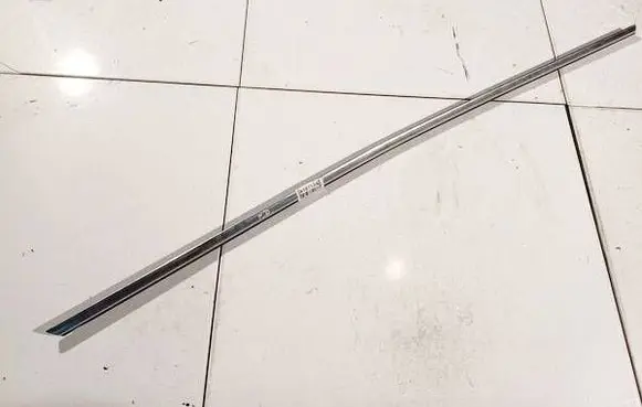Skoda Superb B6 (3T) Front door glass trim molding 