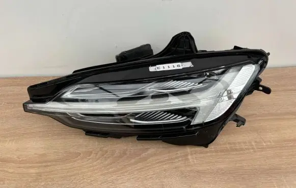 Volvo V60 Headlight/headlamp 32228815