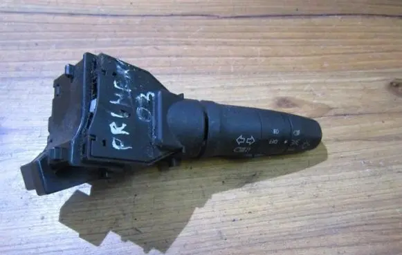 Nissan Primera Indicator stalk 25540av620