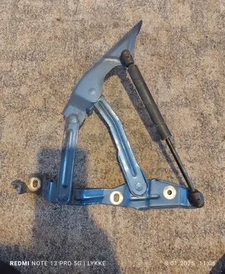 Audi TT Mk1 Engine bonnet/hood hinges 8N0823302 160102 LZ5W