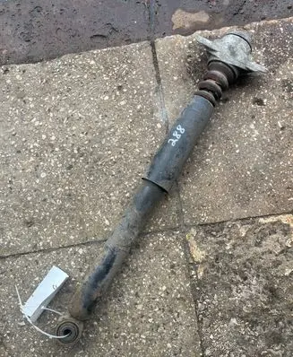 Volkswagen Golf IV Shock absorber/damper mounting bracket 
