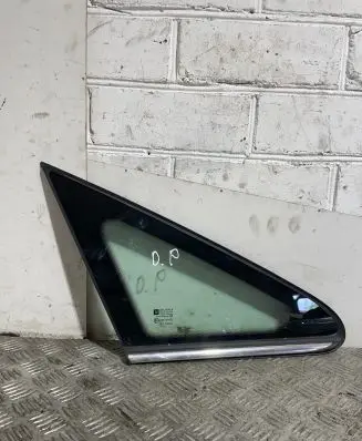 Opel Zafira B Front triangle window/glass E643R007951
