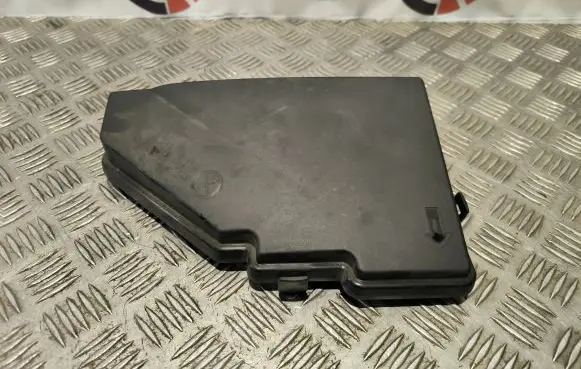 Volvo XC90 Fuse box cover 31499017