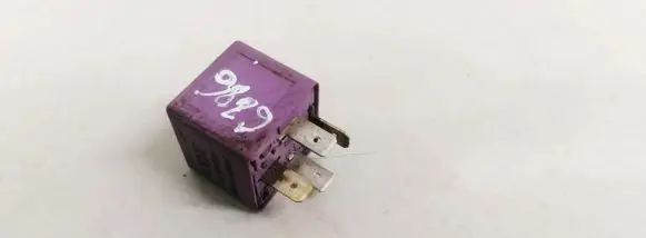 Volkswagen PASSAT B5 Other relay 431951253G 899516000