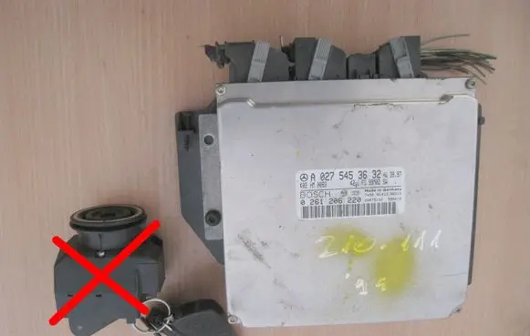 Mercedes-Benz E W210 Engine control unit/module A0275453632 0261206220