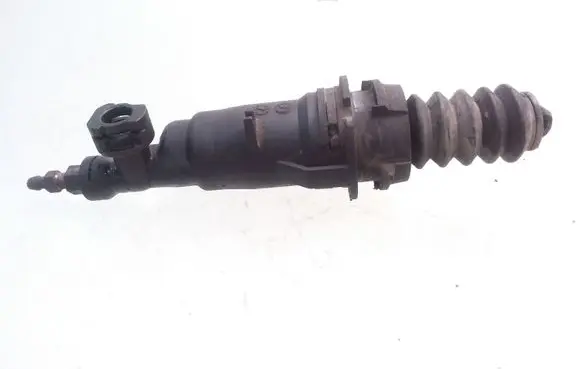 Clutch slave cylinder