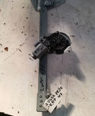 Peugeot 107 Front door window regulator with motor 400842C