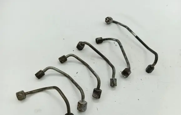 KIA Carens II Fuel injector supply line/pipe 