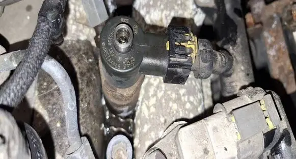 Opel Meriva A Fuel injector 0445110183