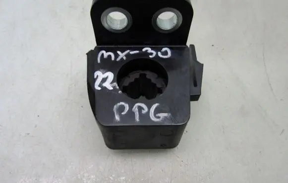 Mazda MX-30 Radiator mount bracket MX30