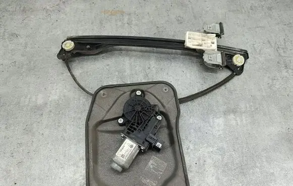 Skoda Fabia Mk2 (5J) Front door window regulator with motor 6R0959802P